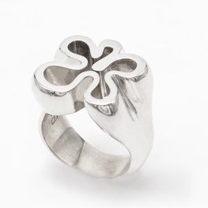 BRONZE KNUCKLES Monarch Ring
Made with solid 925 silver